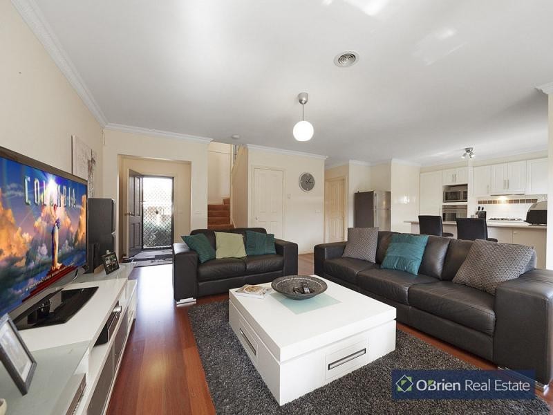 2/12-14 Harkaway Road, Berwick VIC 3806