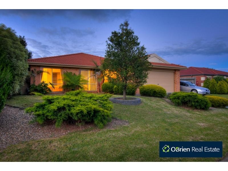 48 Robinswood Parade, Narre Warren South VIC 3805