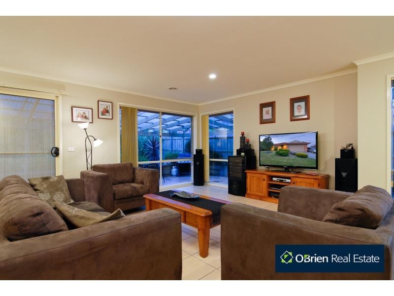 48 Robinswood Parade, Narre Warren South VIC 3805