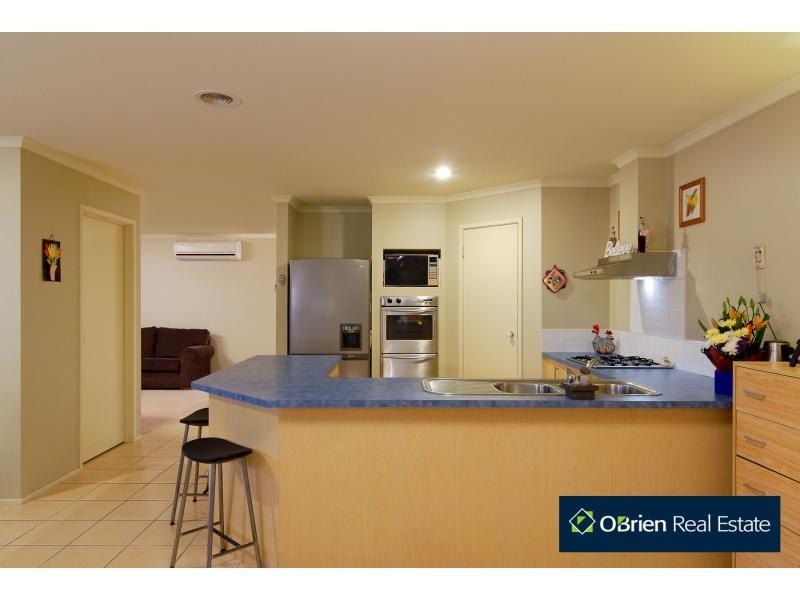 48 Robinswood Parade, Narre Warren South VIC 3805