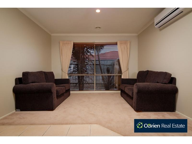 48 Robinswood Parade, Narre Warren South VIC 3805