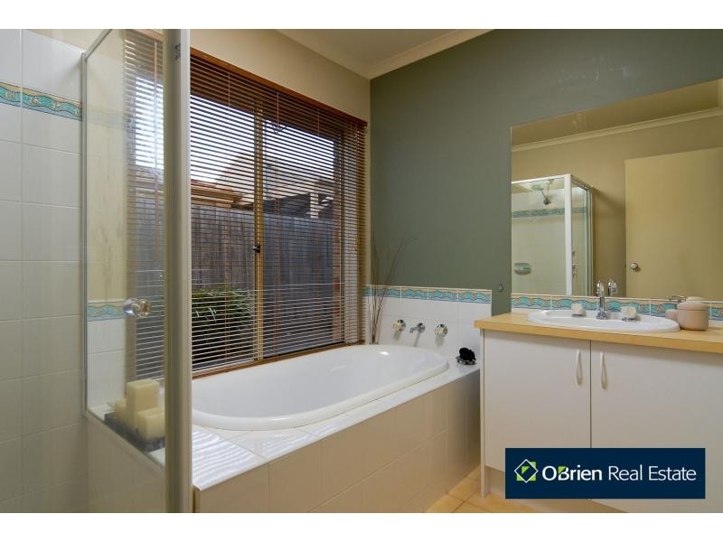 48 Robinswood Parade, Narre Warren South VIC 3805