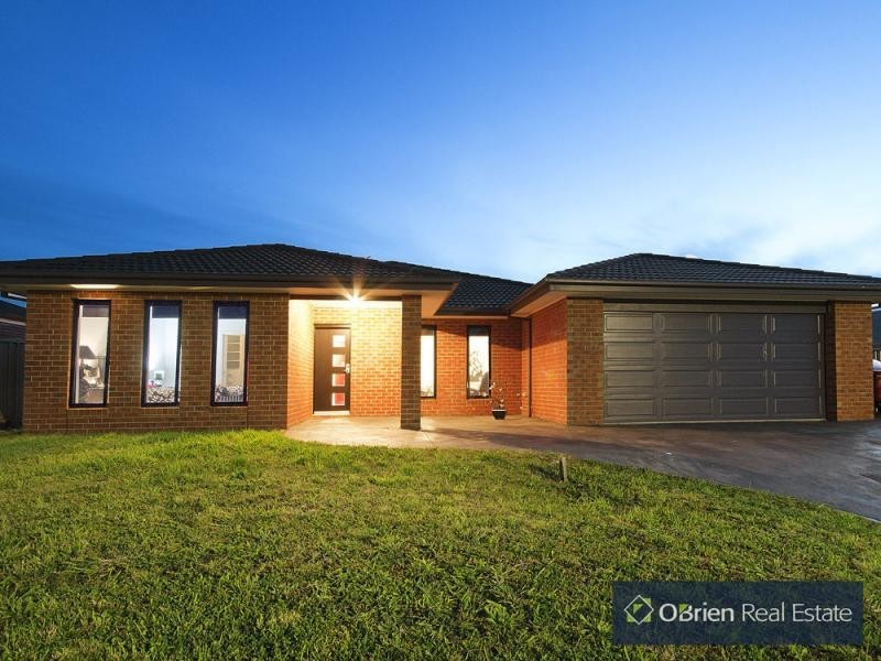 146 Blue Horizons Way, Pakenham VIC 3810