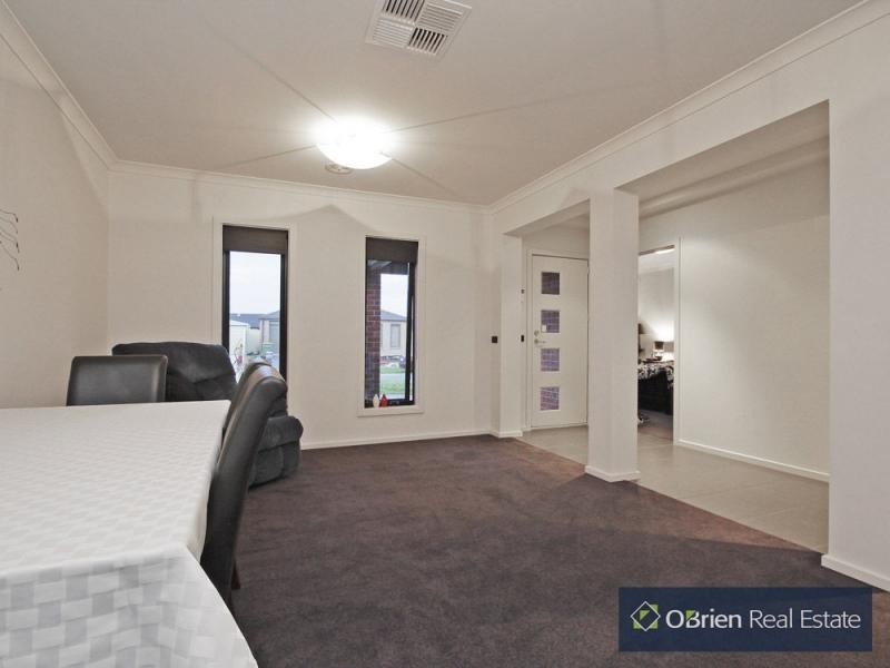 146 Blue Horizons Way, Pakenham VIC 3810