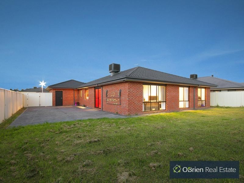 146 Blue Horizons Way, Pakenham VIC 3810