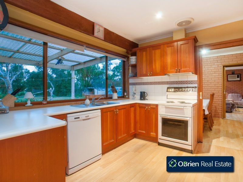 10 Mayfield Road, Cranbourne East VIC 3977