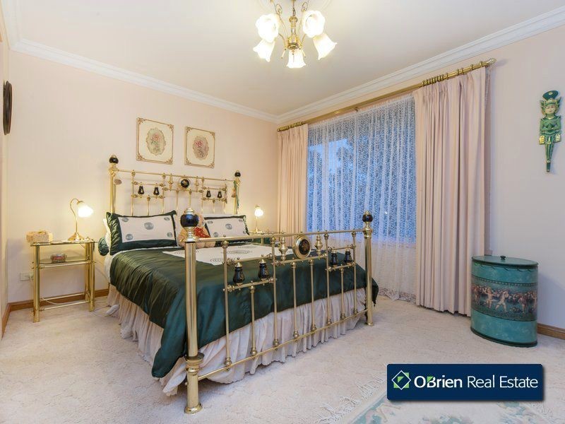 6 Queens Court, Berwick VIC 3806