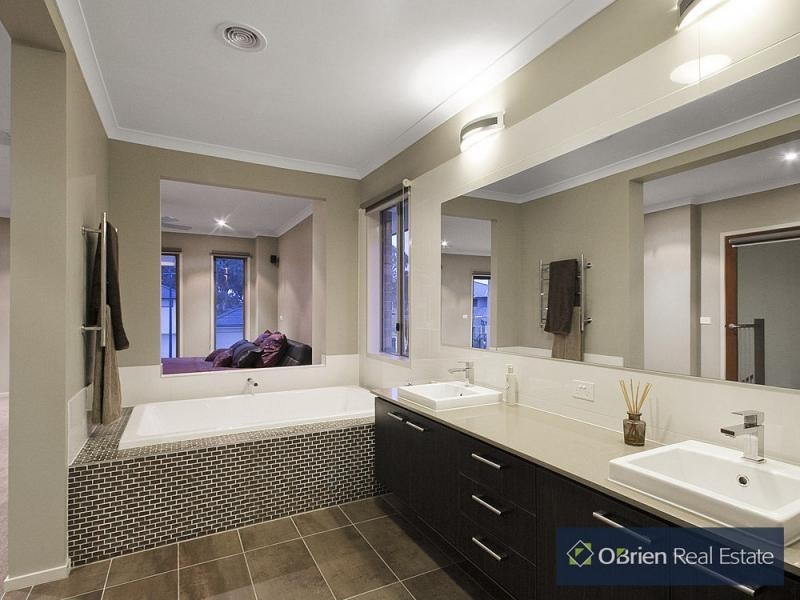 3 Ravensbourne Court, Sandhurst VIC 3977