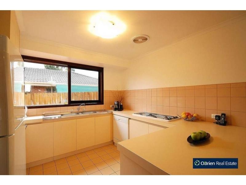 11 Struan Avenue, Endeavour Hills VIC 3802