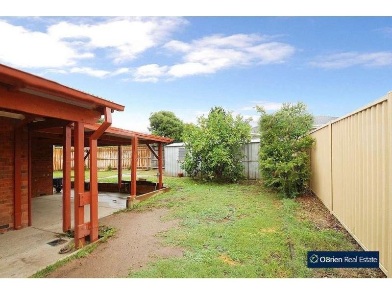 11 Struan Avenue, Endeavour Hills VIC 3802