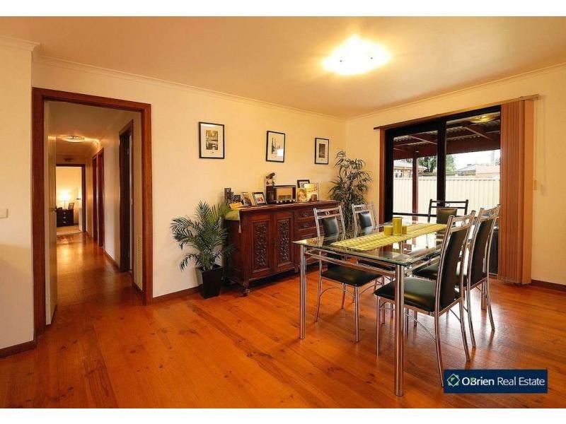 11 Struan Avenue, Endeavour Hills VIC 3802