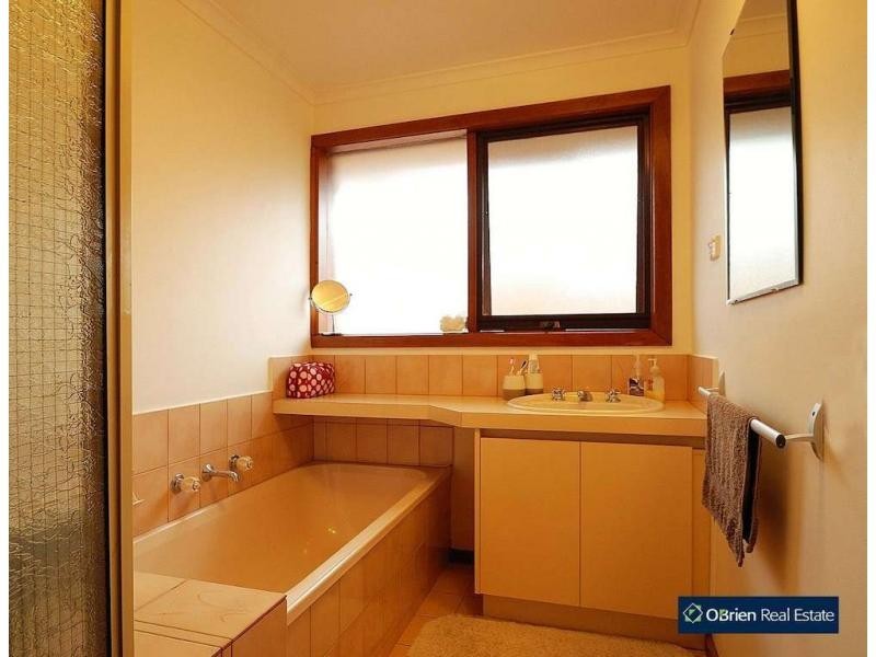 11 Struan Avenue, Endeavour Hills VIC 3802