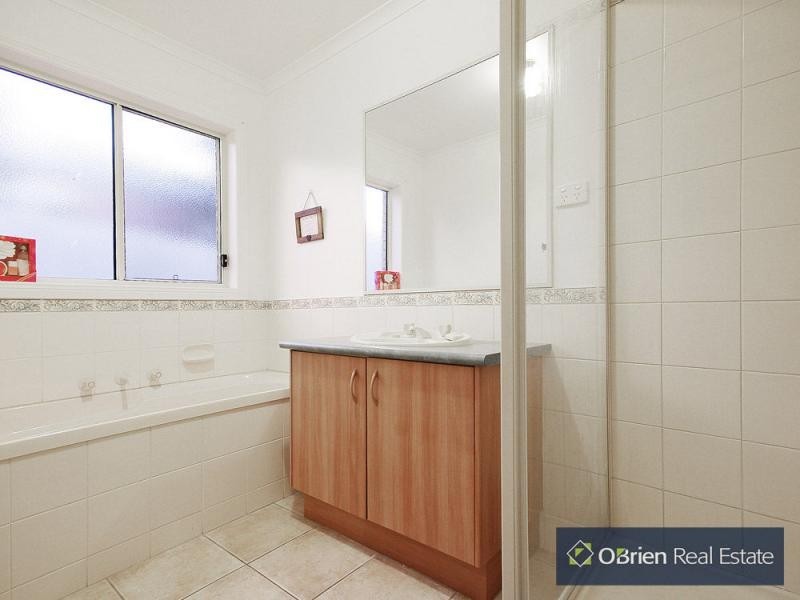 44 Wintersun Road, Berwick VIC 3806