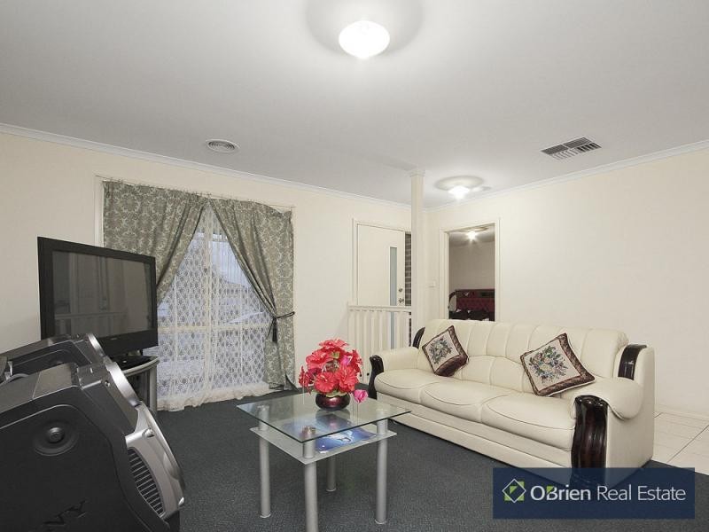 27 Beechwood Drive, Lyndhurst VIC 3975