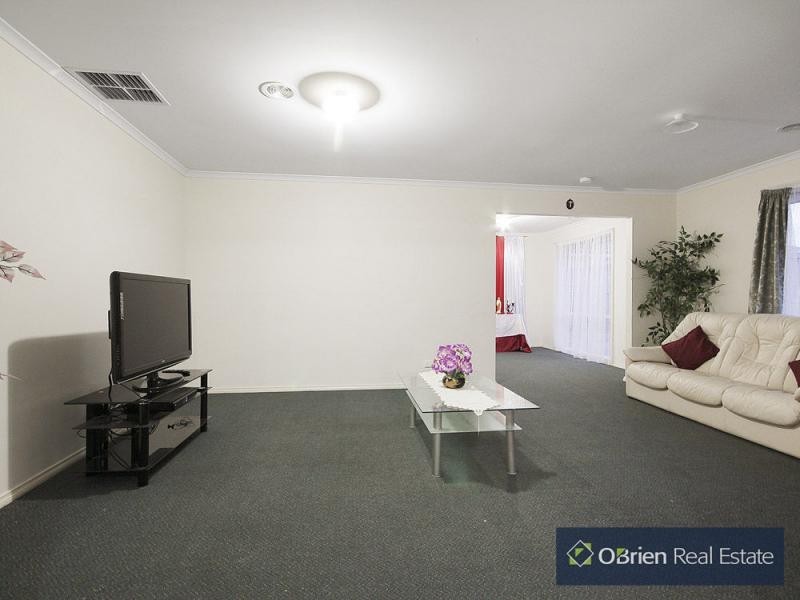 27 Beechwood Drive, Lyndhurst VIC 3975