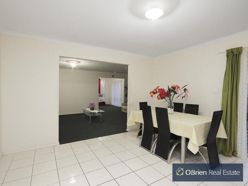 27 Beechwood Drive, Lyndhurst VIC 3975