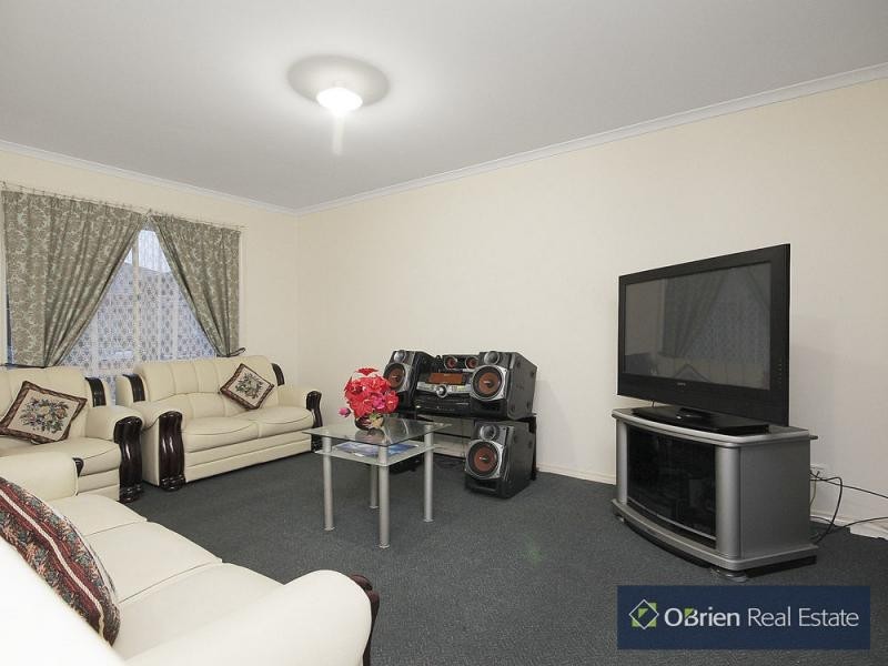 27 Beechwood Drive, Lyndhurst VIC 3975