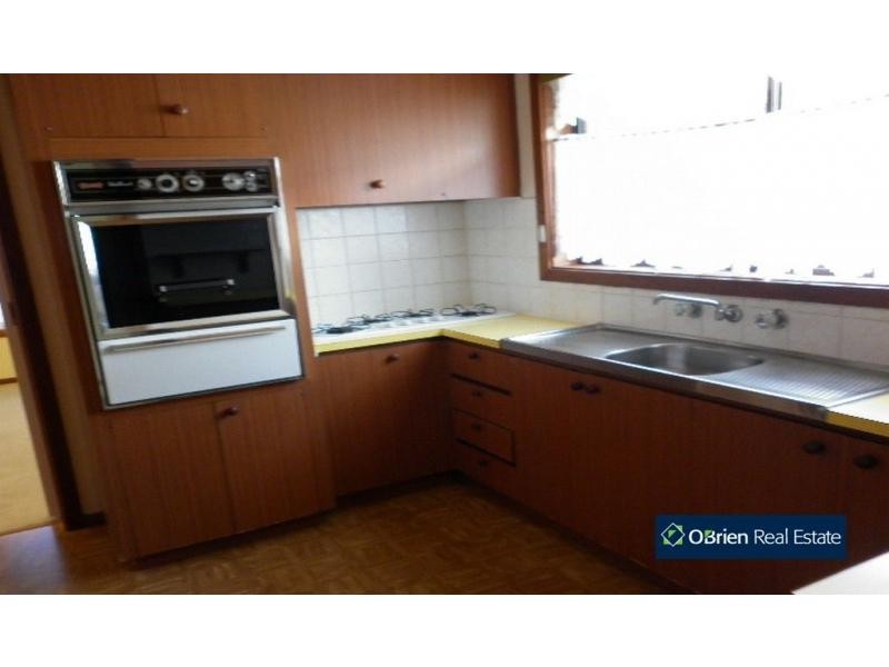 9 Railway Avenue, Beaconsfield VIC 3807
