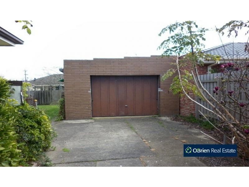 9 Railway Avenue, Beaconsfield VIC 3807