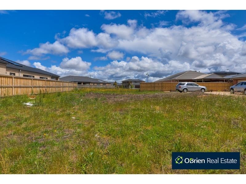 55 Mickleham Drive, Cranbourne North VIC 3977