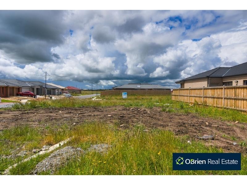 55 Mickleham Drive, Cranbourne North VIC 3977