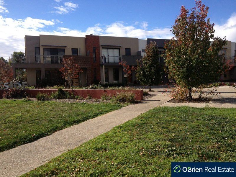 4 Stonebridge Lane, Pakenham VIC 3810