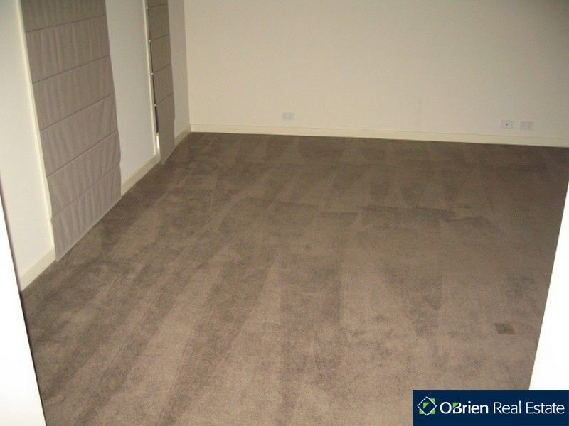 4 Stonebridge Lane, Pakenham VIC 3810