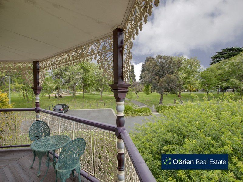 8 Tarrangower Place, Berwick VIC 3806