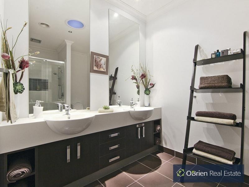 22 Botanic Drive, Pakenham VIC 3810