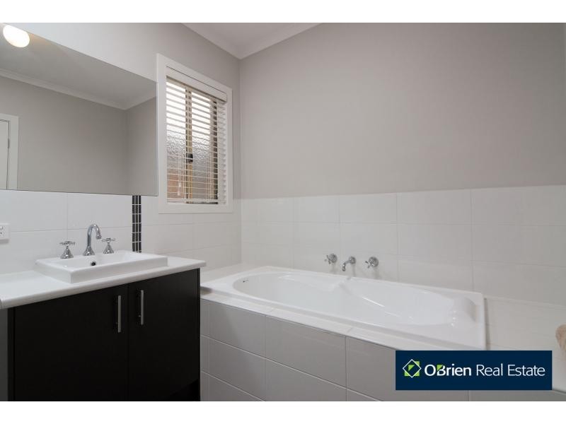 56 Sussex Avenue, Cranbourne North VIC 3977