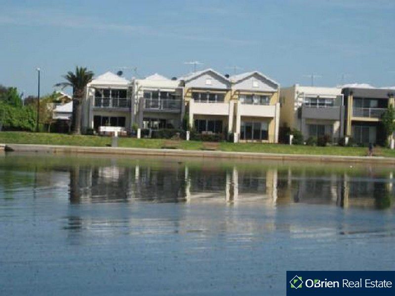 5/2 The Entrance, Pakenham VIC 3810