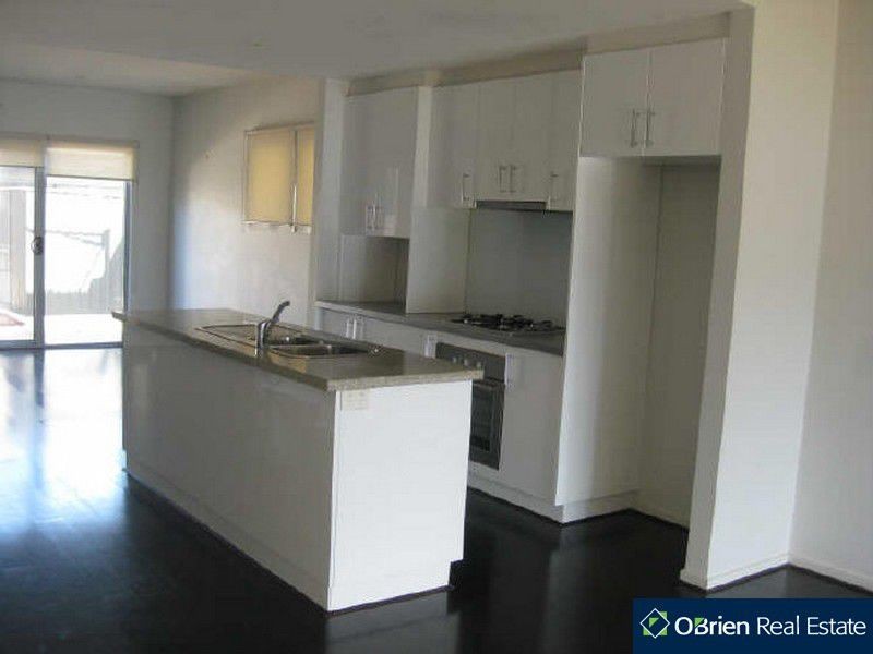 5/2 The Entrance, Pakenham VIC 3810