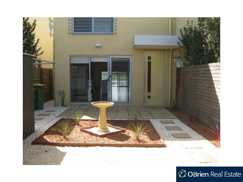 5/2 The Entrance, Pakenham VIC 3810