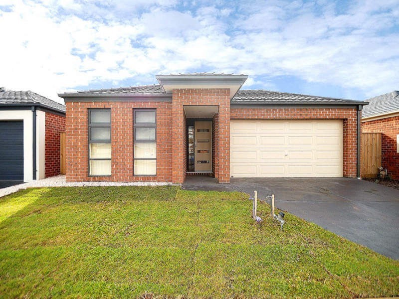 10 Olivebank Crescent, Cranbourne North VIC 3977