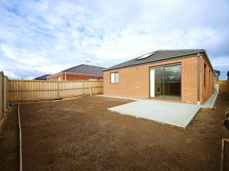 10 Olivebank Crescent, Cranbourne North VIC 3977