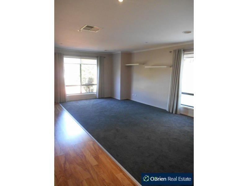 47 Scotsdale Drive, Cranbourne East VIC 3977