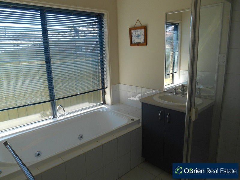 47 Scotsdale Drive, Cranbourne East VIC 3977