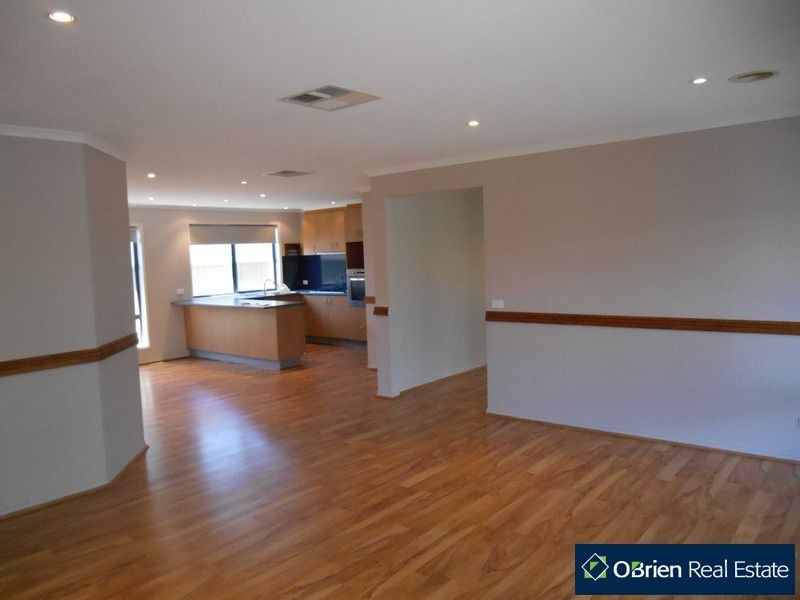 47 Scotsdale Drive, Cranbourne East VIC 3977