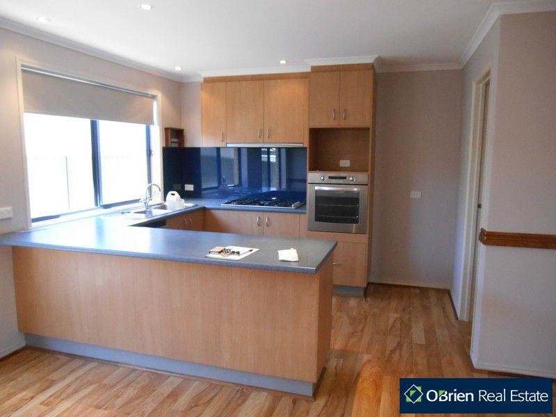 47 Scotsdale Drive, Cranbourne East VIC 3977