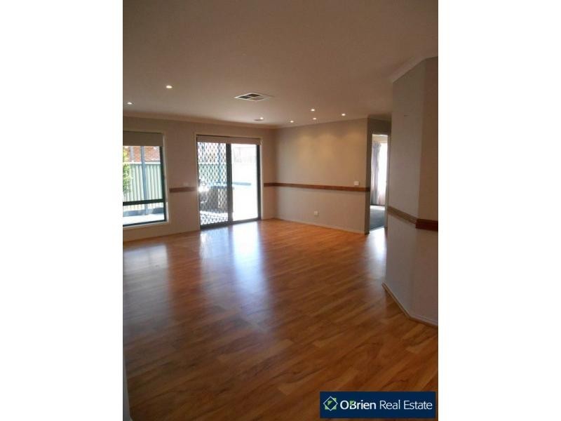 47 Scotsdale Drive, Cranbourne East VIC 3977