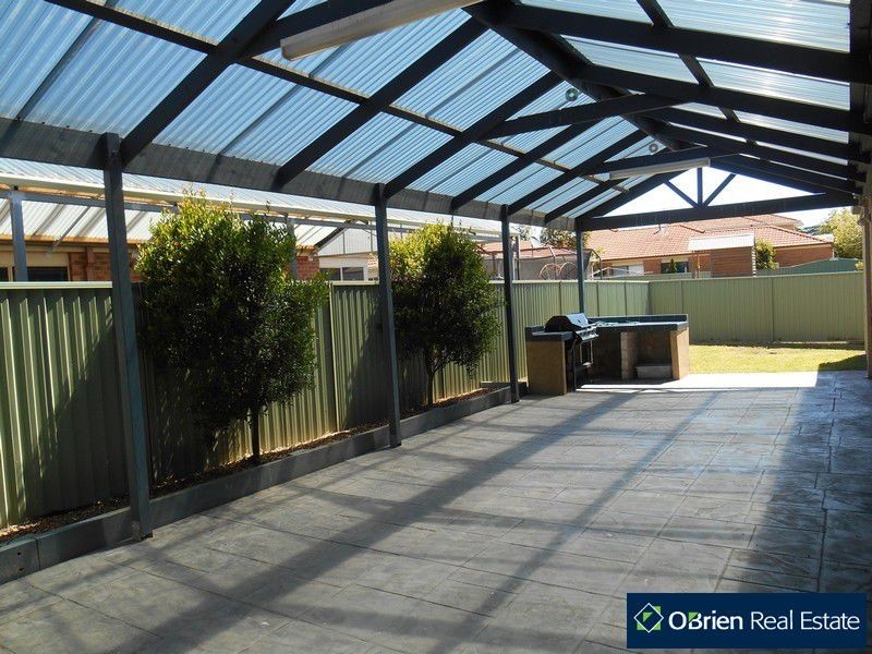 47 Scotsdale Drive, Cranbourne East VIC 3977