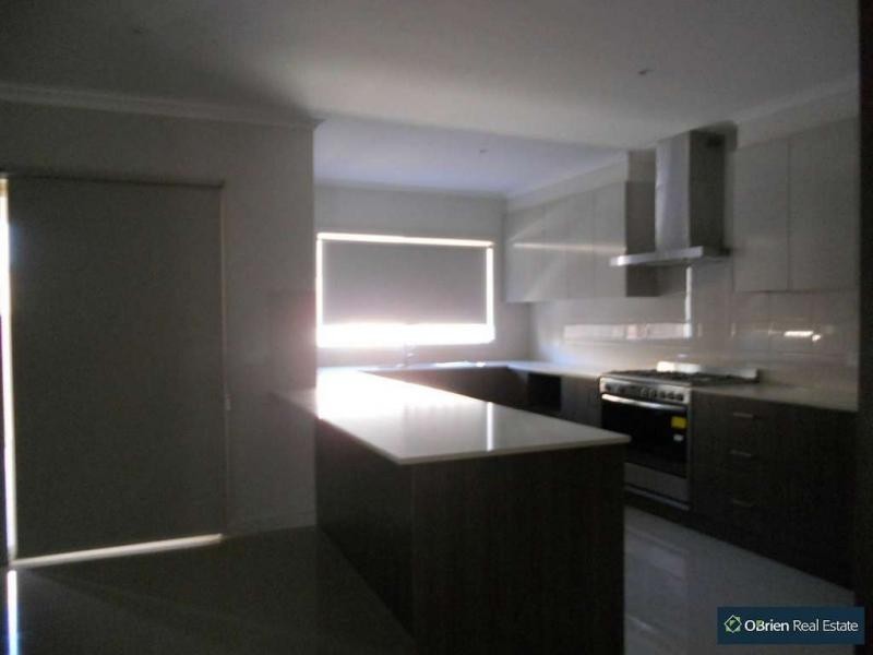 33 Cadillac Street, Cranbourne East VIC 3977