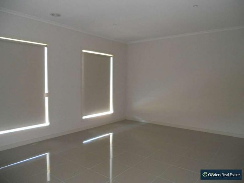 33 Cadillac Street, Cranbourne East VIC 3977