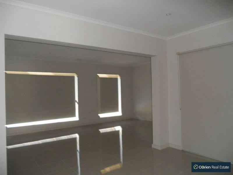 33 Cadillac Street, Cranbourne East VIC 3977