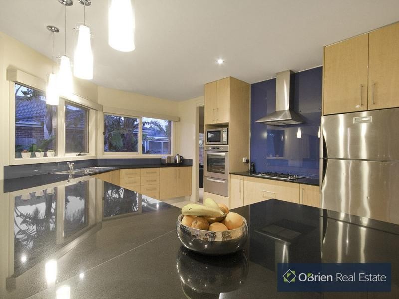 9 Parkstone Vista, Cranbourne VIC 3977