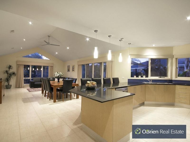 9 Parkstone Vista, Cranbourne VIC 3977