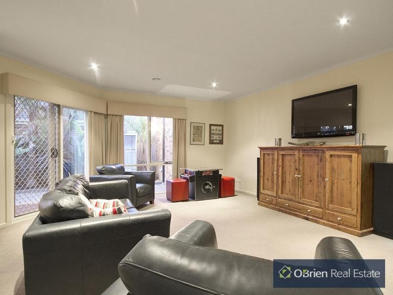 9 Parkstone Vista, Cranbourne VIC 3977