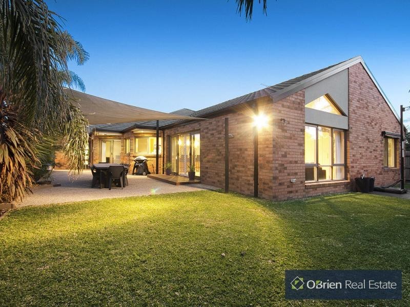 9 Parkstone Vista, Cranbourne VIC 3977