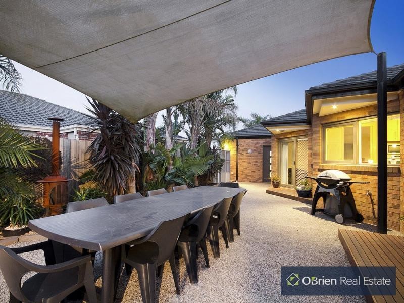 9 Parkstone Vista, Cranbourne VIC 3977