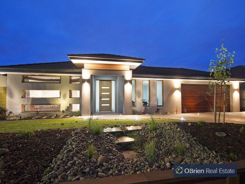 3 Whiteley Way, Pakenham VIC 3810